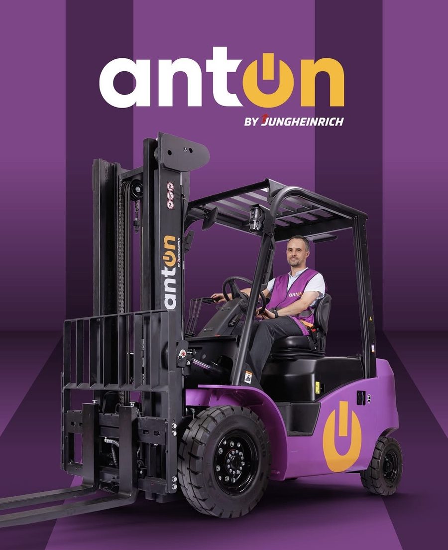 Mor anton forklift ve operatörü